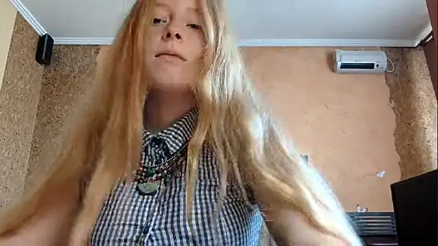 Snapshot of KateVibe_01 chatting on May 2026 01:33:01 AM KateVibe 01 online show from May 2026 01:33:01 AM