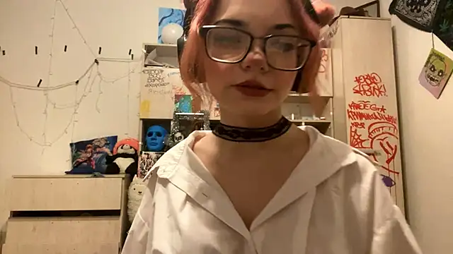 Snapshot of RedHeadCat chatting on April 2026 05:15:02 PM RedHeadCat online show from April 2026 05:15:02 PM