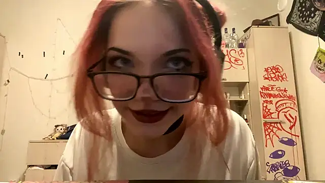 Snapshot of RedHeadCat chatting on April 2026 09:28:02 PM RedHeadCat online show from April 2026 09:28:02 PM