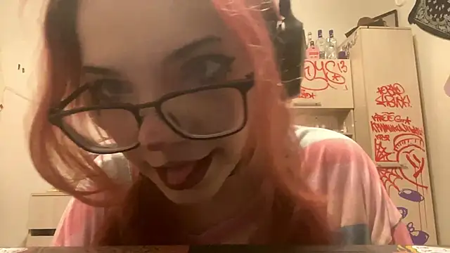 Snapshot of RedHeadCat chatting on April 2026 09:35:01 PM RedHeadCat online show from April 2026 09:35:01 PM