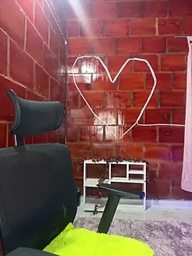 Fresita-12 online show from May 2026 01:40:01 PM