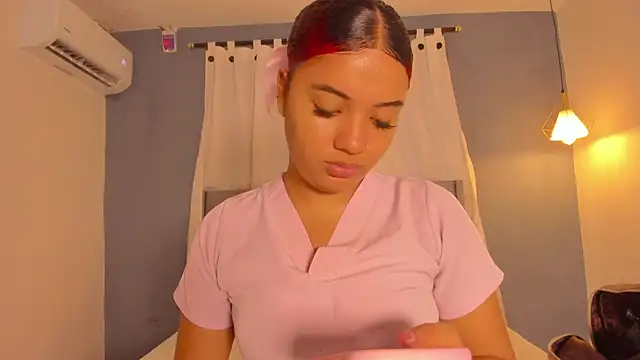 Snapshot of sweetkimmie_ chatting on April 2026 11:23:01 AM sweetkimmie online show from April 2026 11:23:01 AM