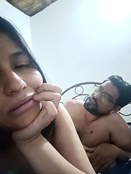 Snapshot of SantiMia chatting on April 2026 12:52:02 AM SantiMia online show from April 2026 12:52:02 AM