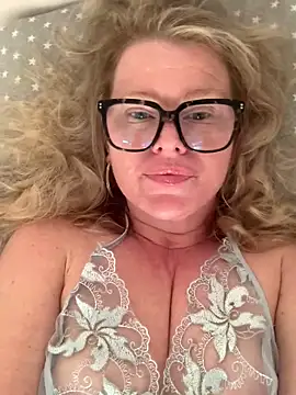 Snapshot of Love_Lee_xo chatting on April 2026 10:55:01 PM Love Lee xo online show from April 2026 10:55:01 PM