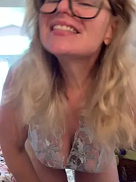 Snapshot of Love_Lee_xo chatting on May 2026 06:48:01 PM Love Lee xo online show from May 2026 06:48:01 PM