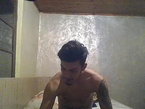 Snapshot of robertmrn112 chatting on May 2026 09:45:01 PM robertmrn112 online show from May 2026 09:45:01 PM