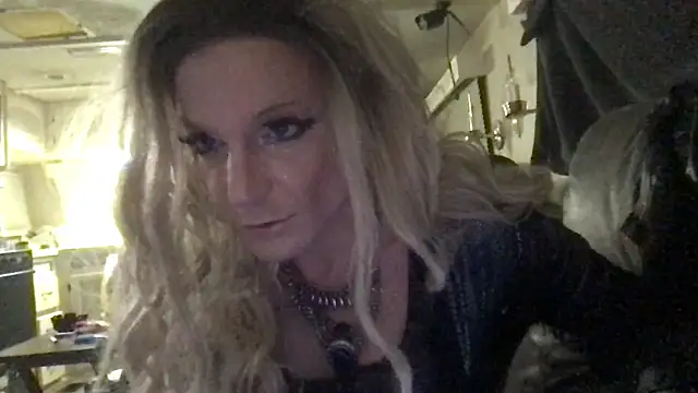 GypsiiCornel online show from April 2026 02:42:01 AM