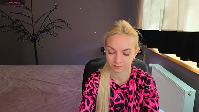 SonnySofia online show from May 2026 05:37:01 AM
