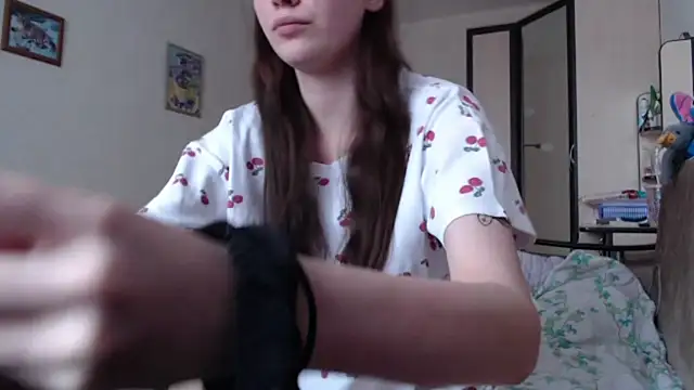 PunyKnee online show from April 2026 12:07:01 PM