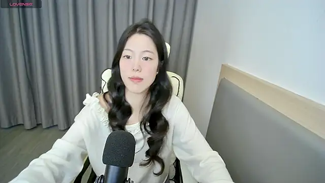 Snapshot of yizhixiaolulu chatting on April 2026 06:14:01 AM yizhixiaolulu online show from April 2026 06:14:01 AM