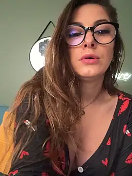 Snapshot of Miarose_gabani chatting on May 2026 09:06:02 AM Miarose gabani online show from May 2026 09:06:02 AM