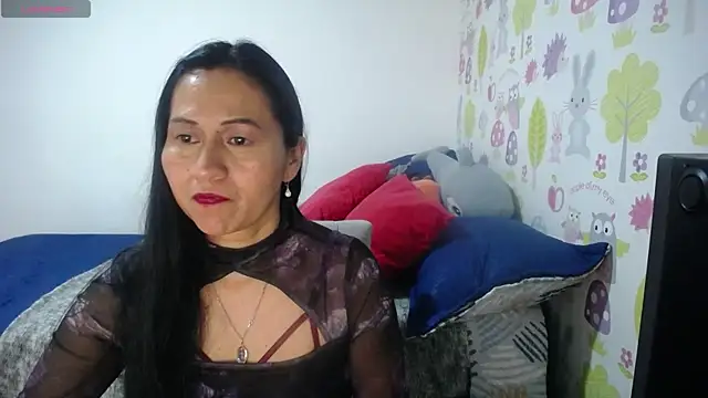 Snapshot of Tyna_b chatting on June 2026 03:48:01 PM Tyna b online show from June 2026 03:48:01 PM