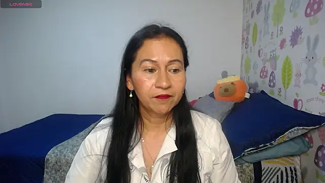 Snapshot of Tyna_b chatting on June 2026 05:28:01 AM Tyna b online show from June 2026 05:28:01 AM