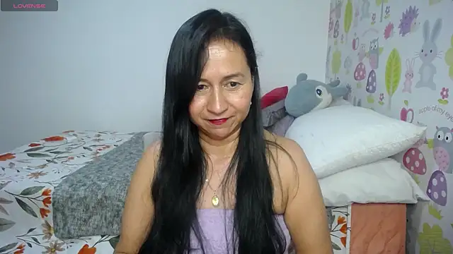 Snapshot of Tyna_b chatting on July 2026 10:23:01 PM Tyna b online show from July 2026 10:23:01 PM