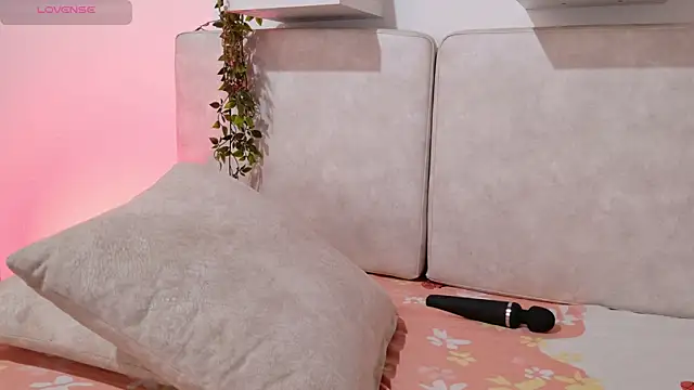 Hanni Dulce  online show from April 2026 12:16:02 PM