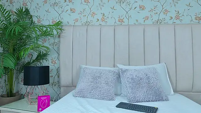 Snapshot of VegaSara chatting on May 2026 06:13:01 PM VegaSara online show from May 2026 06:13:01 PM