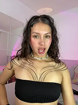 Dreanaa online show from May 2026 06:59:01 PM