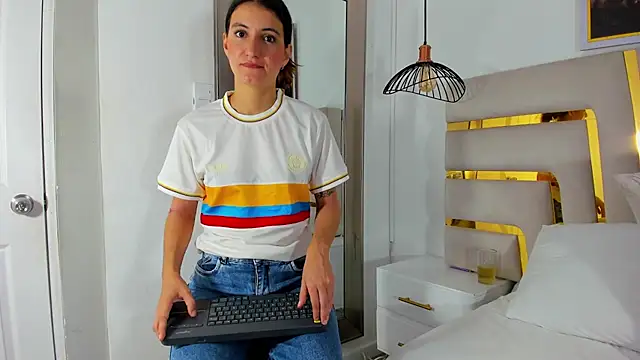 Emy-Ferrer online show from June 2026 12:33:01 AM