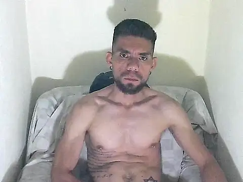 Snapshot of thomas2wood chatting on June 2026 03:04:01 AM thomas2wood online show from June 2026 03:04:01 AM
