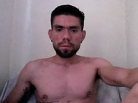 Snapshot of thomas2wood chatting on June 2026 10:21:02 PM thomas2wood online show from June 2026 10:21:02 PM