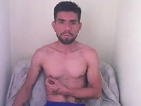 Snapshot of thomas2wood chatting on July 2026 09:44:02 PM thomas2wood online show from July 2026 09:44:02 PM