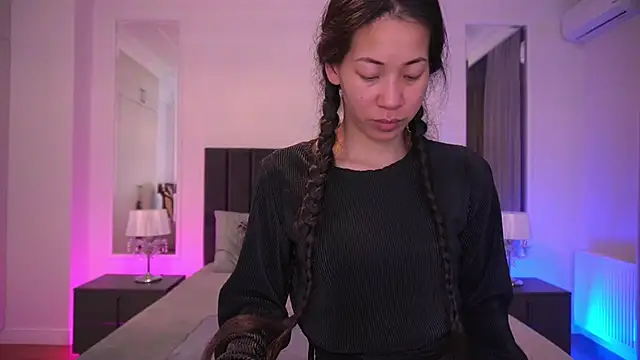 YunaYum online show from April 2026 09:24:01 PM