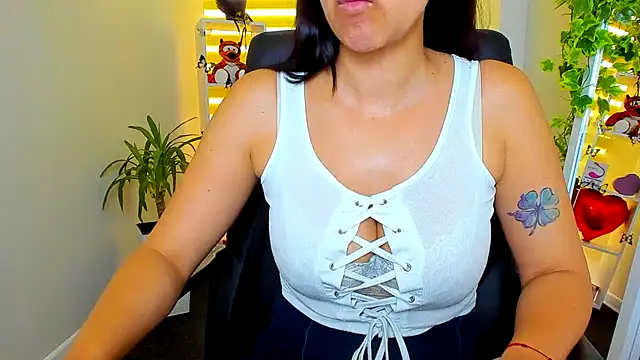 Snapshot of Tianniaa chatting on June 2026 09:36:02 AM Tianniaa online show from June 2026 09:36:02 AM