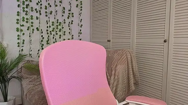 Snapshot of vielleee chatting on May 2026 02:07:01 AM vielleee online show from May 2026 02:07:01 AM