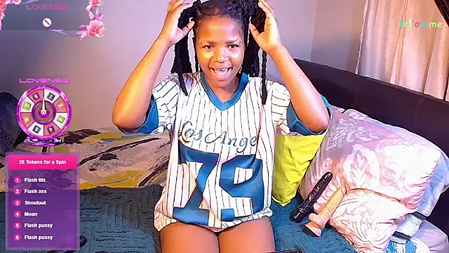Snapshot of CocoaBelle chatting on May 2026 10:37:02 PM CocoaBelle online show from May 2026 10:37:02 PM
