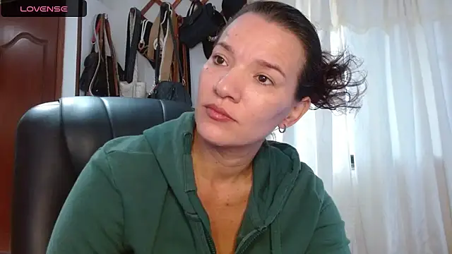 Snapshot of valery_fitt chatting on April 2026 11:13:01 AM valery fitt online show from April 2026 11:13:01 AM