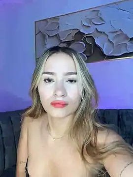 Snapshot of AmyRusso chatting on April 2026 01:56:01 AM AmyRusso online show from April 2026 01:56:01 AM