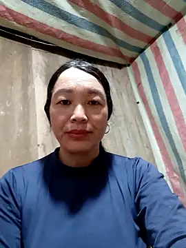 vanlucky2 online show from April 2026 11:42:02 PM