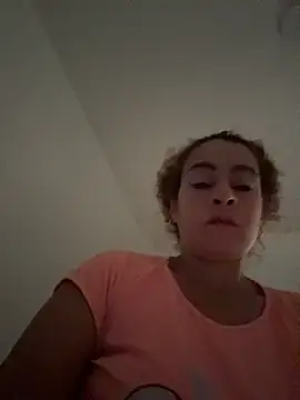 Snapshot of Natigoonzalez chatting on April 2026 01:37:02 PM Natigoonzalez online show from April 2026 01:37:02 PM