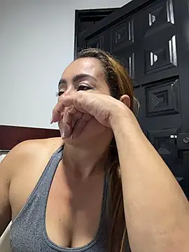 Snapshot of Natigoonzalez chatting on May 2026 01:14:01 AM Natigoonzalez online show from May 2026 01:14:01 AM