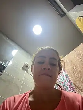 Snapshot of Natigoonzalez chatting on May 2026 01:18:01 PM Natigoonzalez online show from May 2026 01:18:01 PM