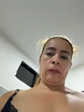 Snapshot of Natigoonzalez chatting on May 2026 01:58:02 AM Natigoonzalez online show from May 2026 01:58:02 AM