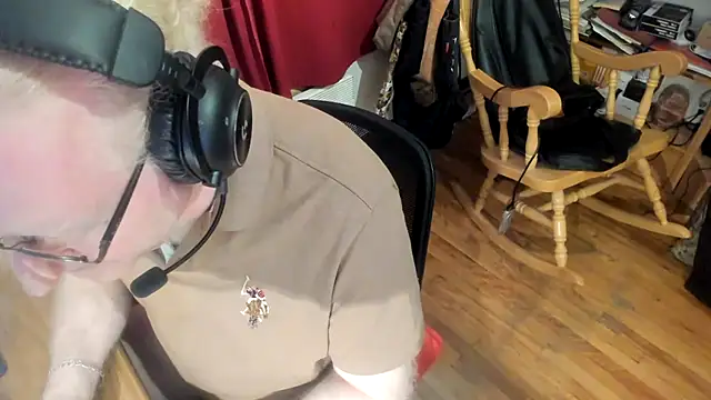 ChrisMtl83 online show from April 2026 01:22:01 AM