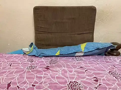 Snapshot of zayn18055 chatting on April 2026 05:18:01 PM zayn18055 online show from April 2026 05:18:01 PM