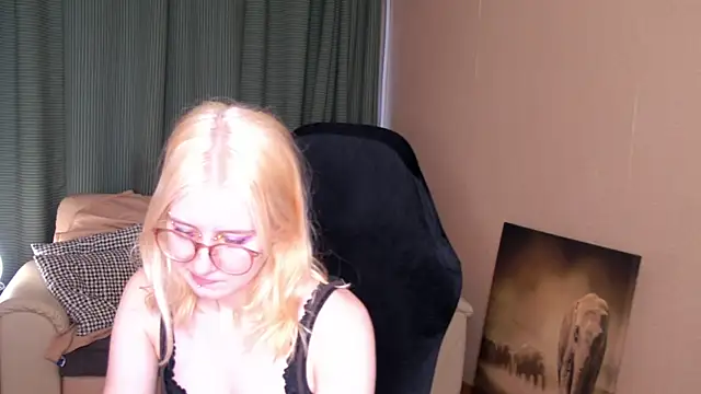 Snapshot of Lily_Spark_ chatting on June 2026 01:07:02 AM Lily Spark online show from June 2026 01:07:02 AM