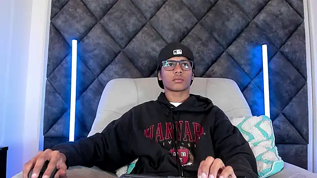 LiamKron online show from May 2026 10:44:01 AM