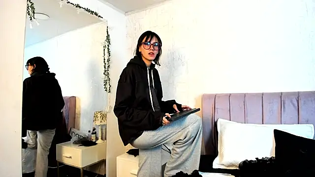 Alis Roze online show from July 2026 08:07:02 PM