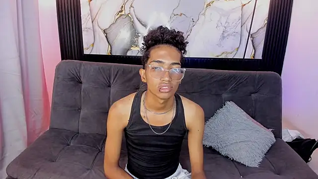triiangel latinboy online show from May 2026 12:44:02 PM