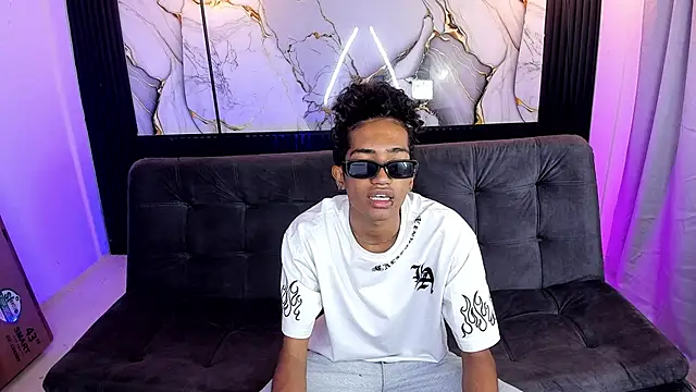 triiangel latinboy online show from June 2026 12:25:02 PM