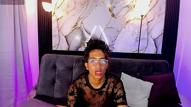 triiangel latinboy online show from June 2026 12:18:01 PM