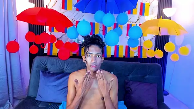 triiangel latinboy online show from June 2026 12:09:02 PM