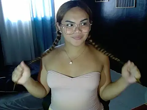 Snapshot of Kylie_mortel chatting on April 2026 04:01:01 AM Kylie mortel online show from April 2026 04:01:01 AM