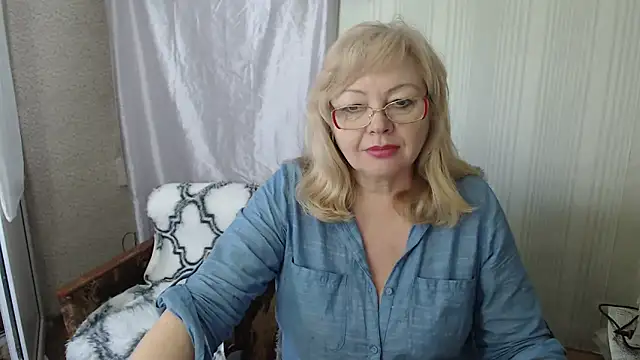 LavandaMay online show from April 2026 10:52:01 AM