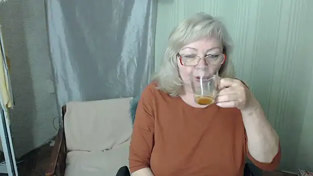 LavandaMay online show from May 2026 08:02:02 PM