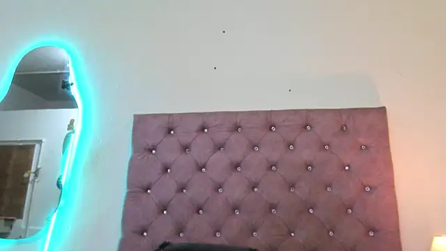 laurenlaine online show from May 2026 04:03:01 PM