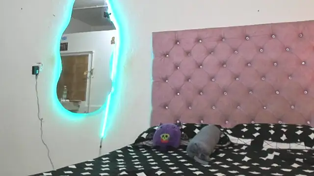 laurenlaine online show from May 2026 03:38:01 PM